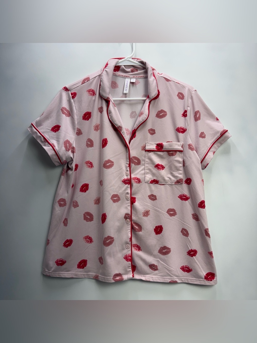 Joyspun Women’s Dreamy Soft Kiss Marks Pajama Button-Up Top